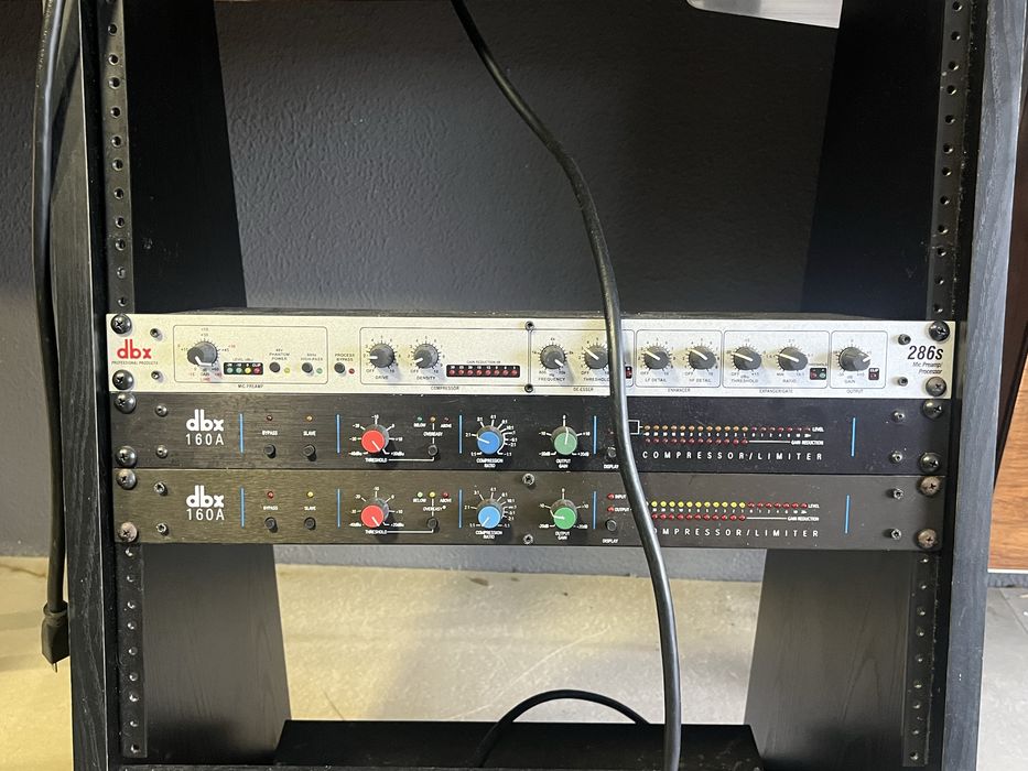 Rack de material de som