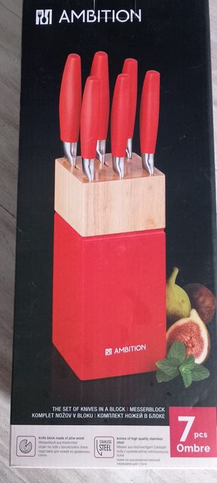 Nowy komplet noży kuchennych w bloku. Ambition