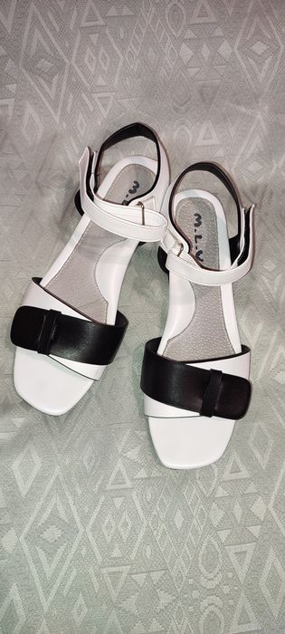 Босоніжки для дівчинки