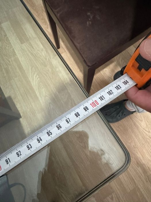 Mesa de 8 cadeiras com tampo em vidro