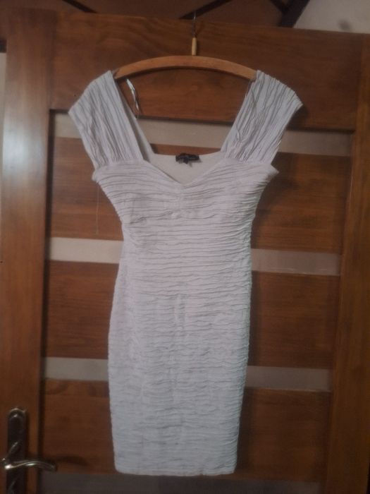 Sukienka River Island rozm.M rtan bardzo dobry.