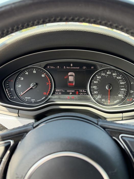 Машина Audi A4 2017 року
