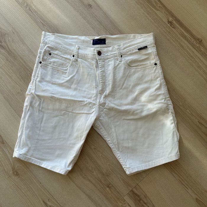 Білі джинсові чоловічі шорти zara