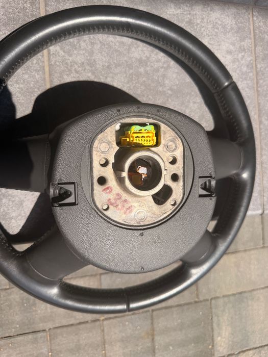 Kierownica Audi A4 B8 skóra czteroramienna multifunkcyjna z poduszką