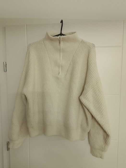 beżowy sweter damski