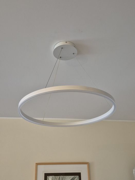 Candeeiro de teto em formato circular LED
