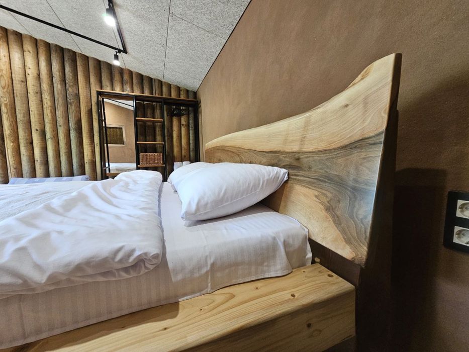 Будинок в горах подобово ”Soloma house” , чан на березі гірської річки