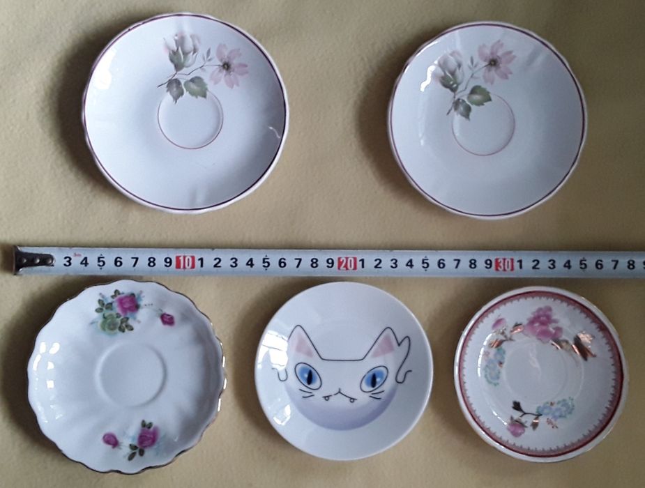Pires ou pratos pequenos em loiça para colecção
