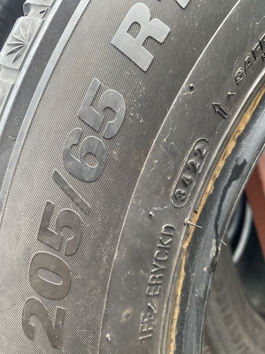 вживані зимові шини 205/65R16 Kumho WinterCraft Ice wi51 пара