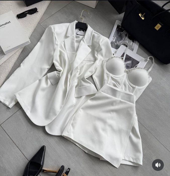 Костюм (піджак та юбка-шорти)