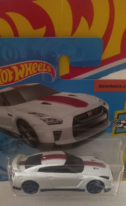 17 Nissan GT-R R35 Hot Wheels
