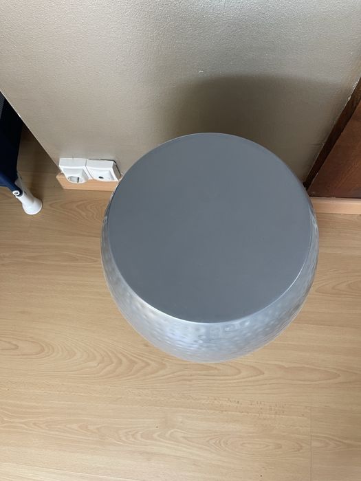 Mesa de apoio em latão prateado