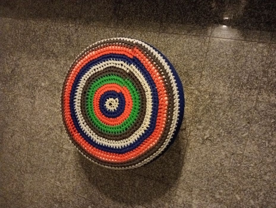 Banco inovador feito à mão