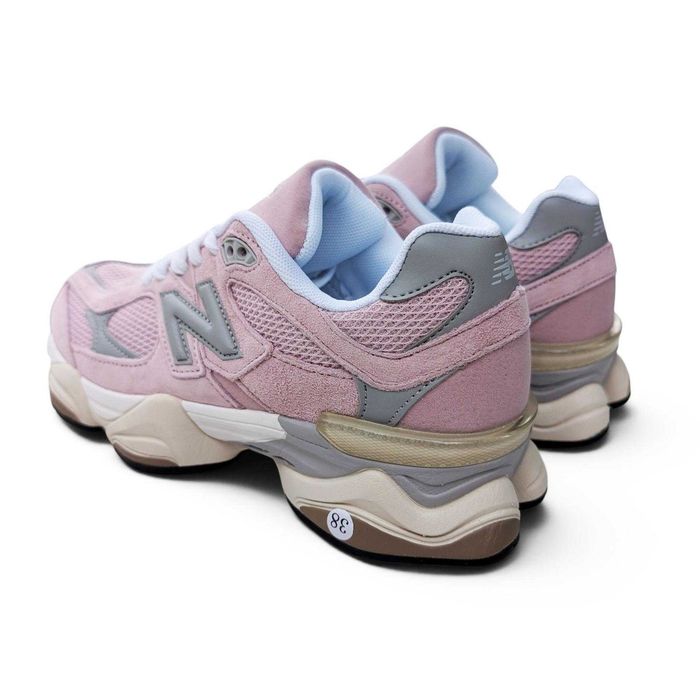 Жіночі кросівки New Balance 9060 рожеві