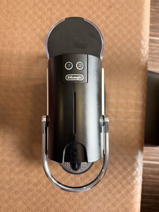 Máquina de café Nespresso DeLonghi
