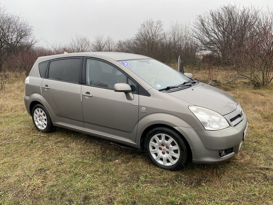 Продам тойота королі версо