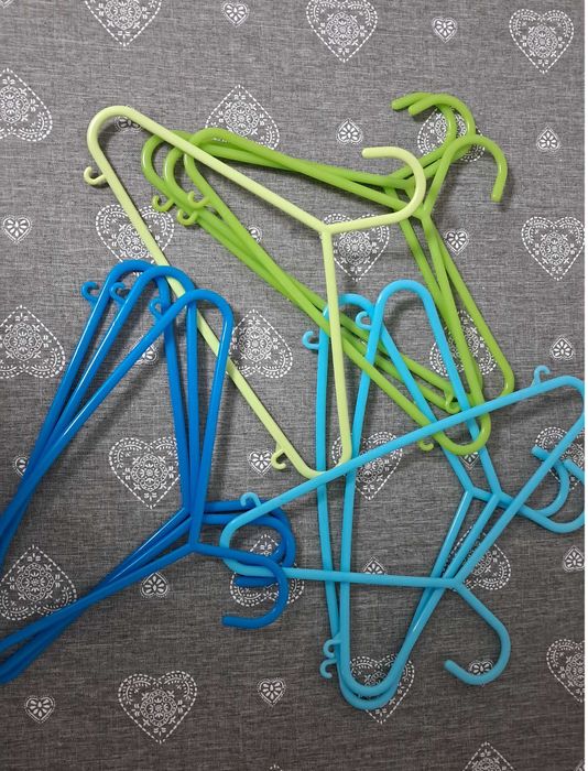 Zestaw 10 sztuk plastikowych nowych wieszaków