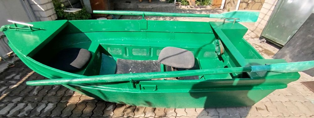 Продам гребную лодку Ерш