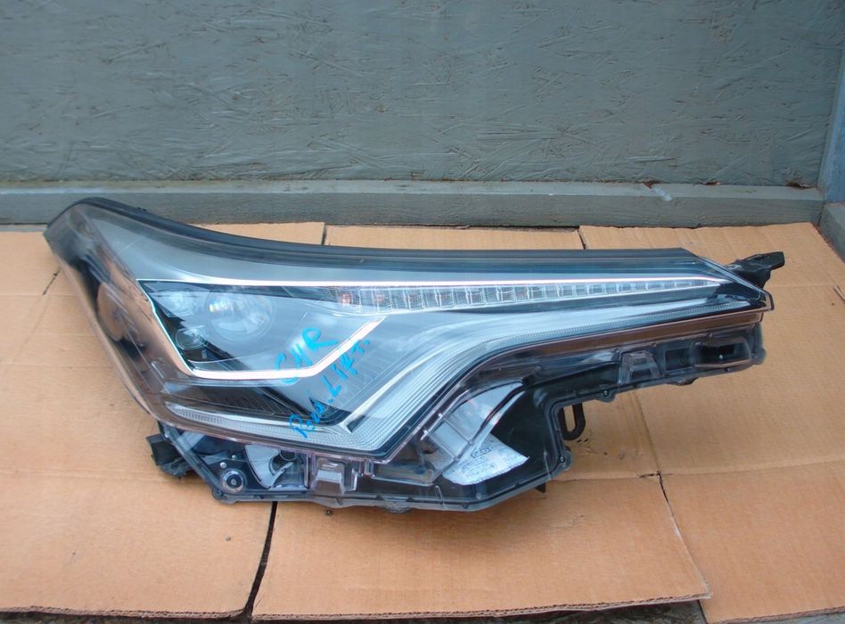 toyota chr lampa przód prawa przednia fullled