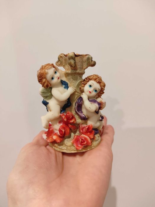 Aniołki anioły figurka z porcelany porcelanowa ręcz malowana aniołek