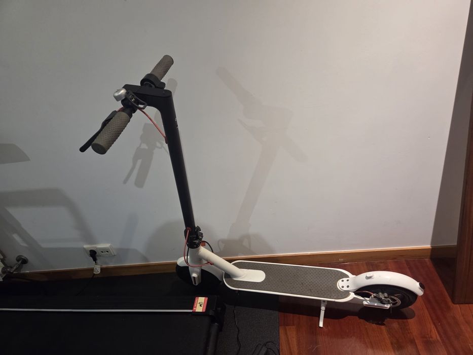 Trotinete em bom estado e com pouco uso.