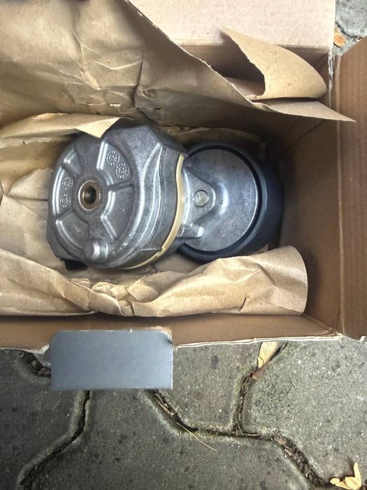 Натяжний ролик ман 18. 440