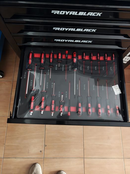 Carrinho de 7/6 gavetas cheias de ferramentas