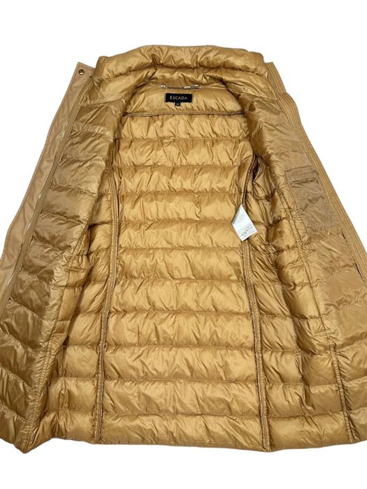 Пухова стьобана куртка з поясом Escada оригінал