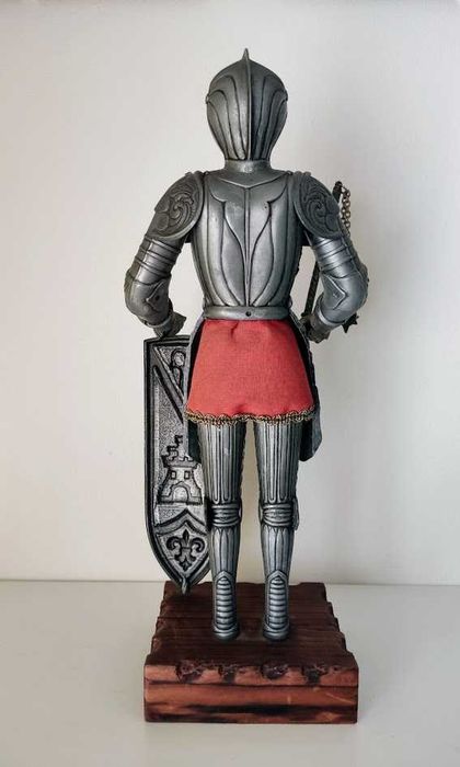 Armadura século XVI estatueta em metal ornamento