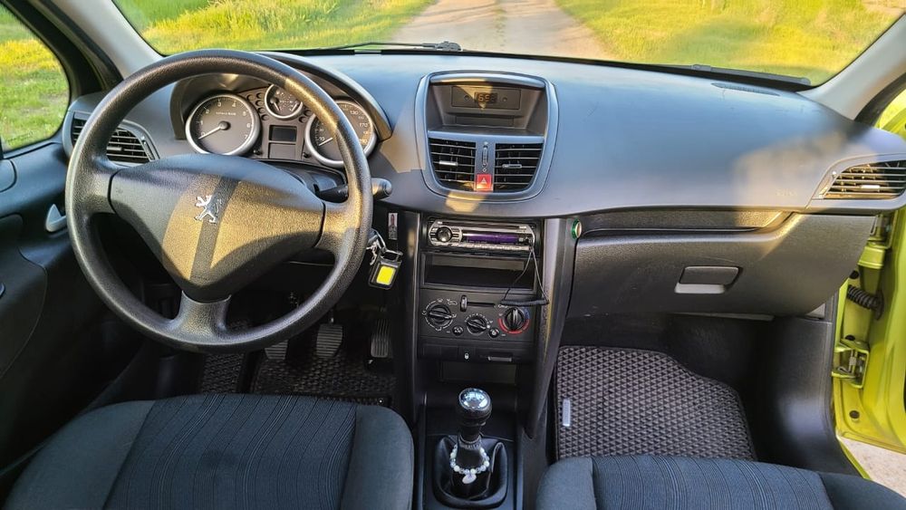 Продам своє авто  Рeugeot  207