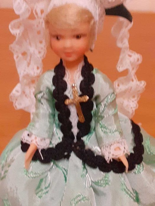 Винтажные сувенирные куклы в национальных костюмах Франции