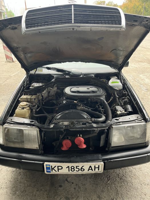 Mercedes-Benz W124 E230
