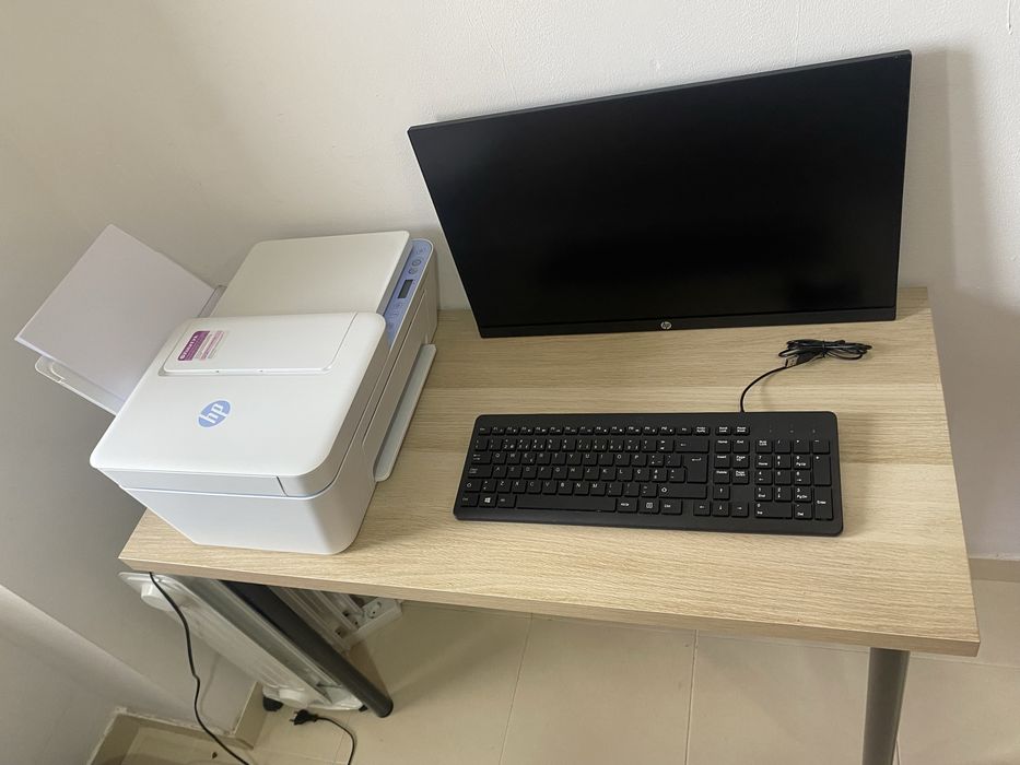 •Monitor HP •Teclado • Mesa • Impressora