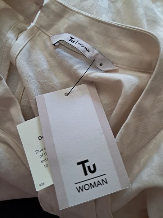 Elegancka nowa bluzka  - 16  ( 55% wiskoza,  45% polyester)