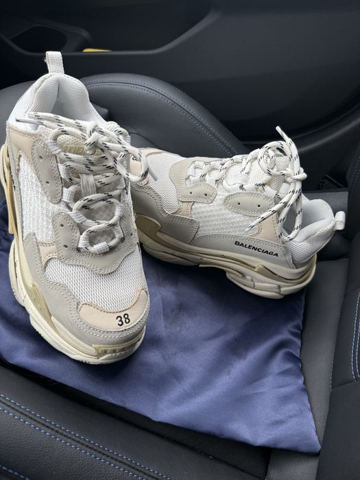 Balenciaga triple s cream
