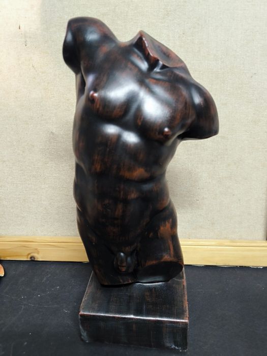 Tronco de homem em cerâmica