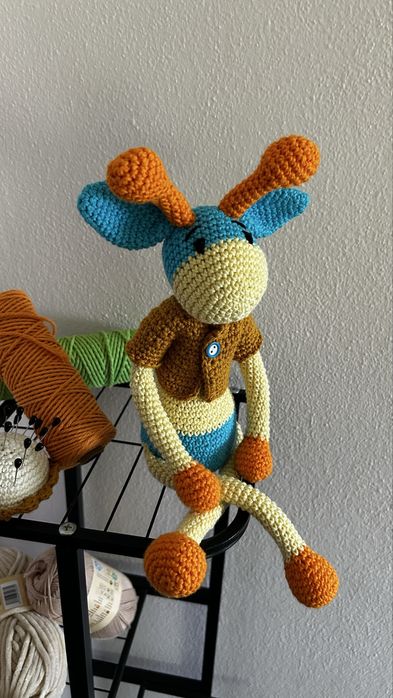 girafa amigurumi em croché feita a mão handmade doll