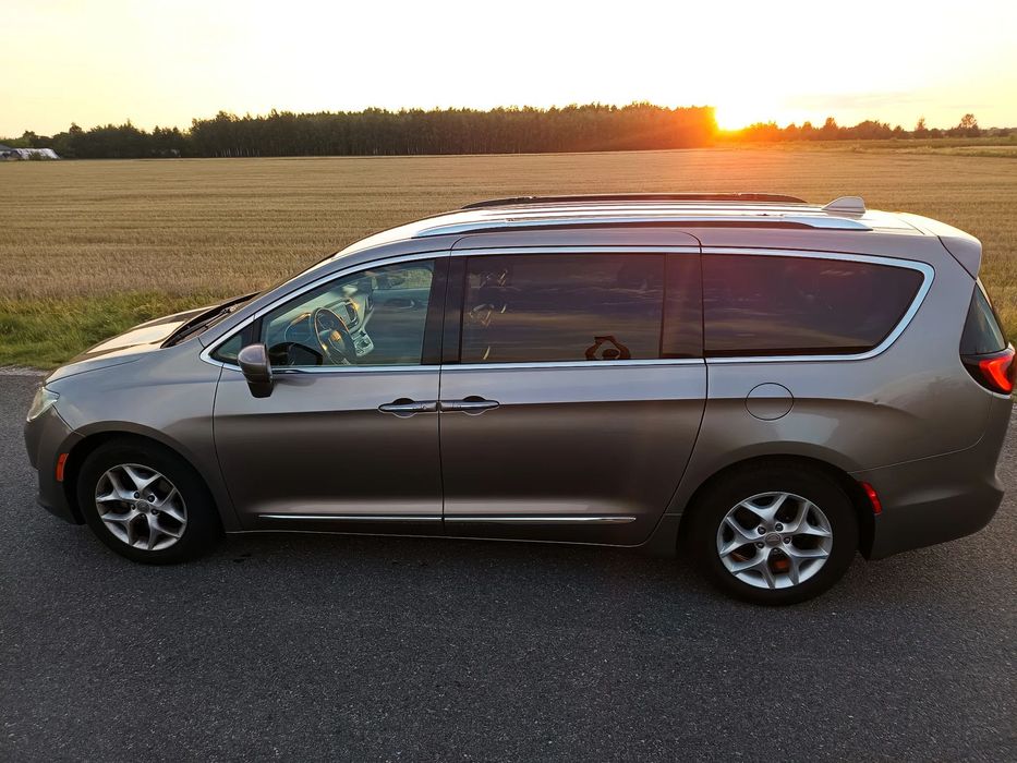 Chrysler Pacifica Chrysler Pacyfica Touring L plus 2017 r. + gaz