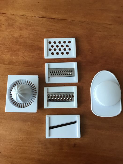 Тертка з контейнером