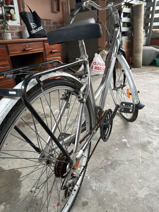 Bicicleta antiga em aluminio