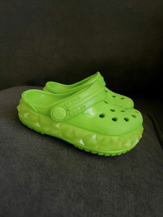 Детские сабо шлепанцы Crocs Geometric Glow Band C4