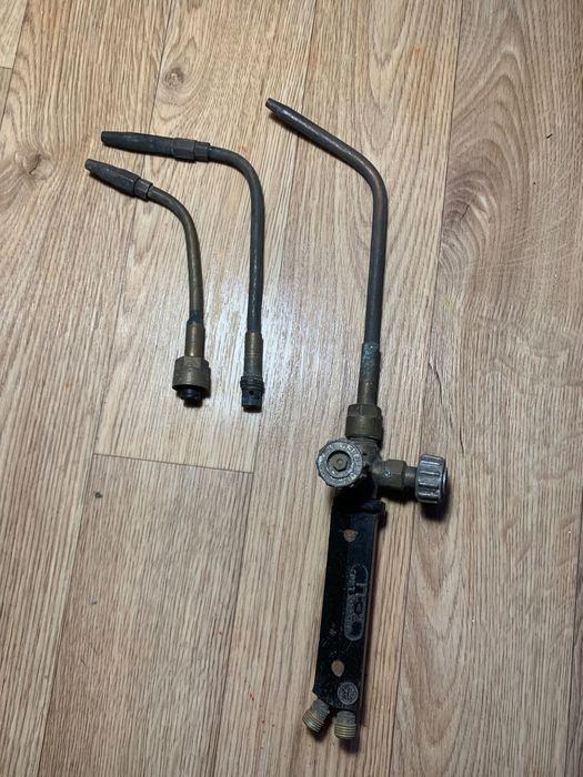 Продам газовый резак и две насадки