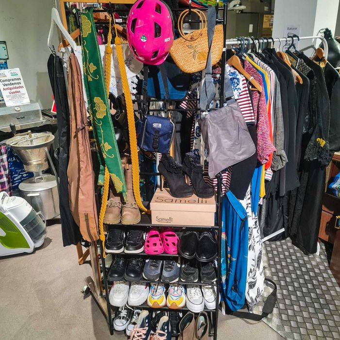 Botins Samelli Camurça Preta com Folhos – Tam.: 37 (Made in Portugal)