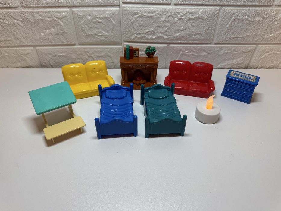 Набір меблів у іграшковий будиночок