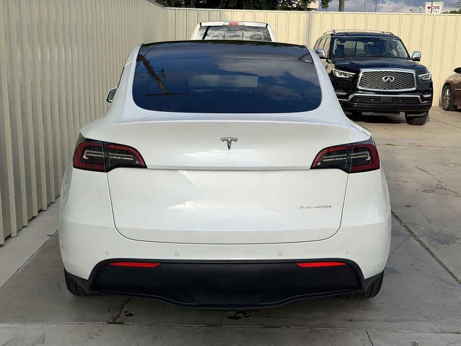 Tesla Model Y      2020