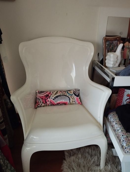 Poltrona grande Pedrali Pasha 660 em branco