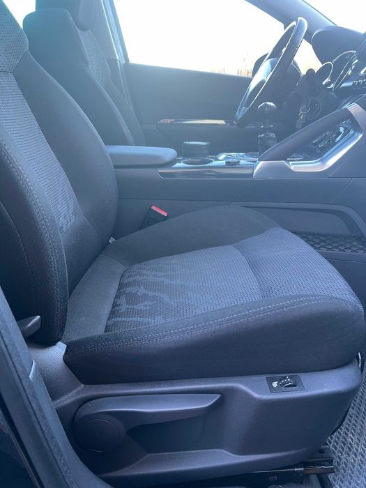 Продається гарний та економний  сімейний Пежо 3008