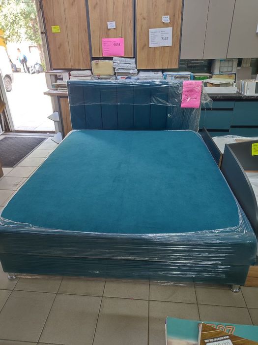 Кровать двухспальная с подъёмным механизмом и матрасом 13900