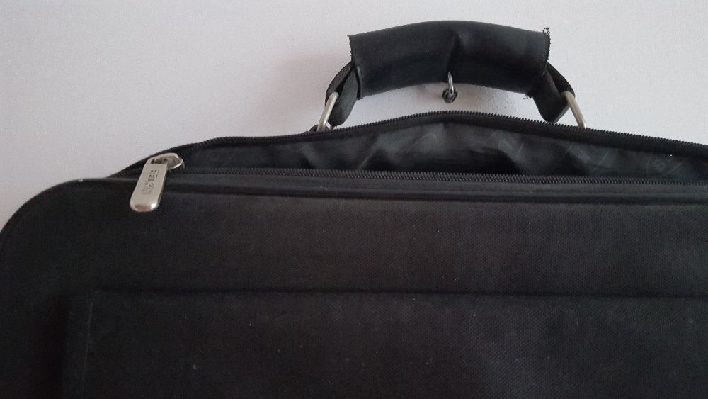 Torba na laptopa BELKIN czarna bardzo dobrej jakości