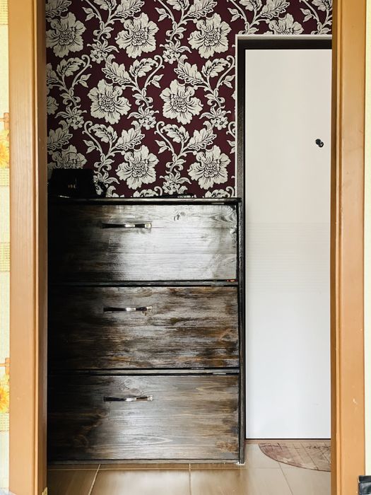 Продається  квартира в приватному будинку одноповерховому є генератор)